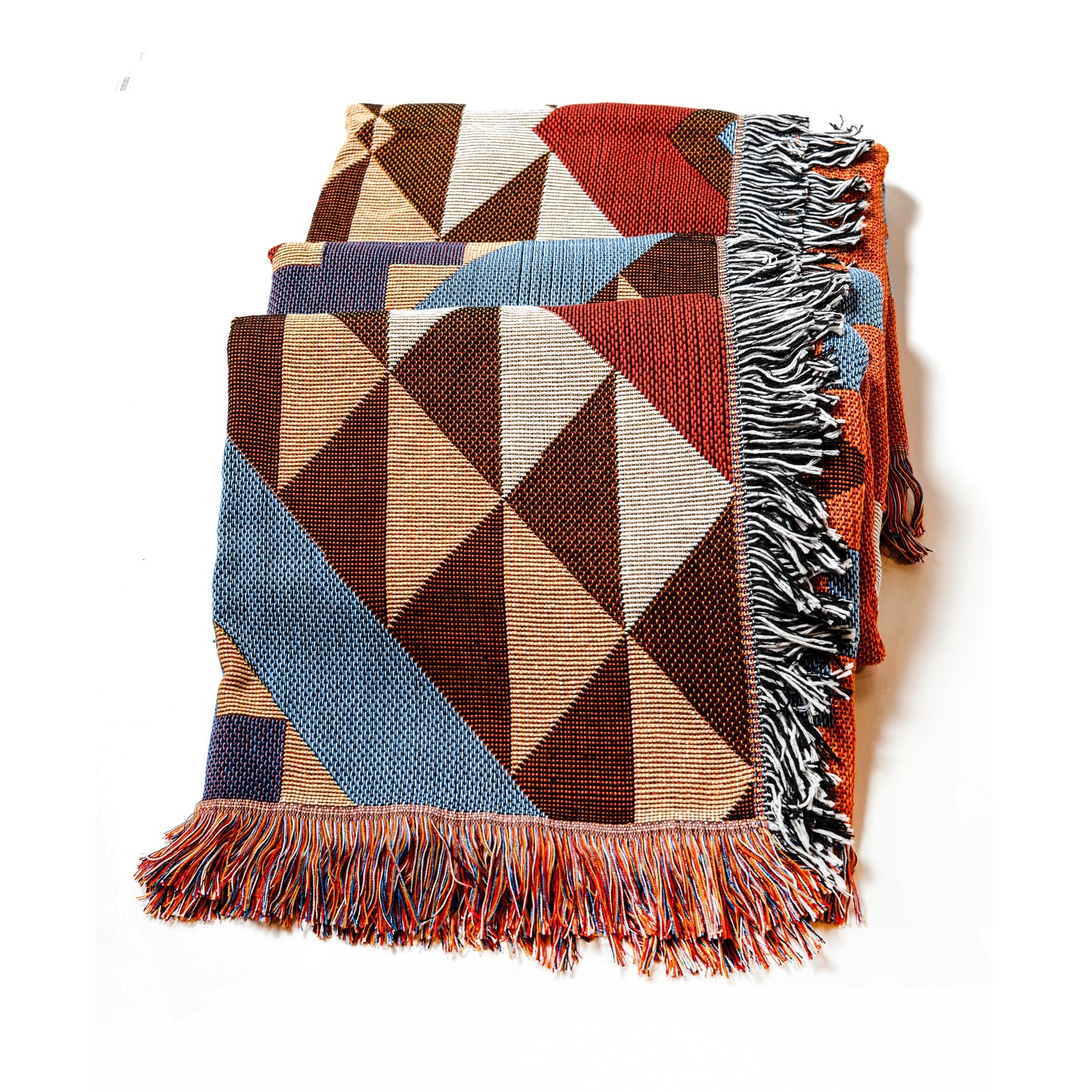 Plaid Bohème à motif posé et plié sur un fond blanc