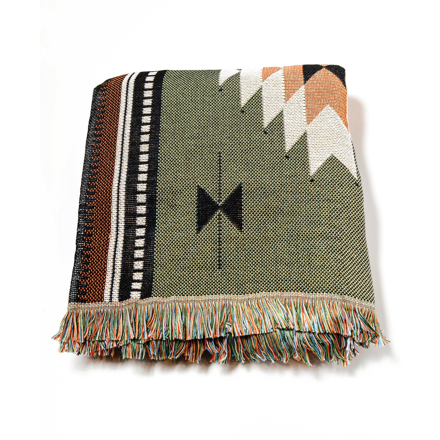 Plaid Bohème à motif posé et plié sur un fond blanc