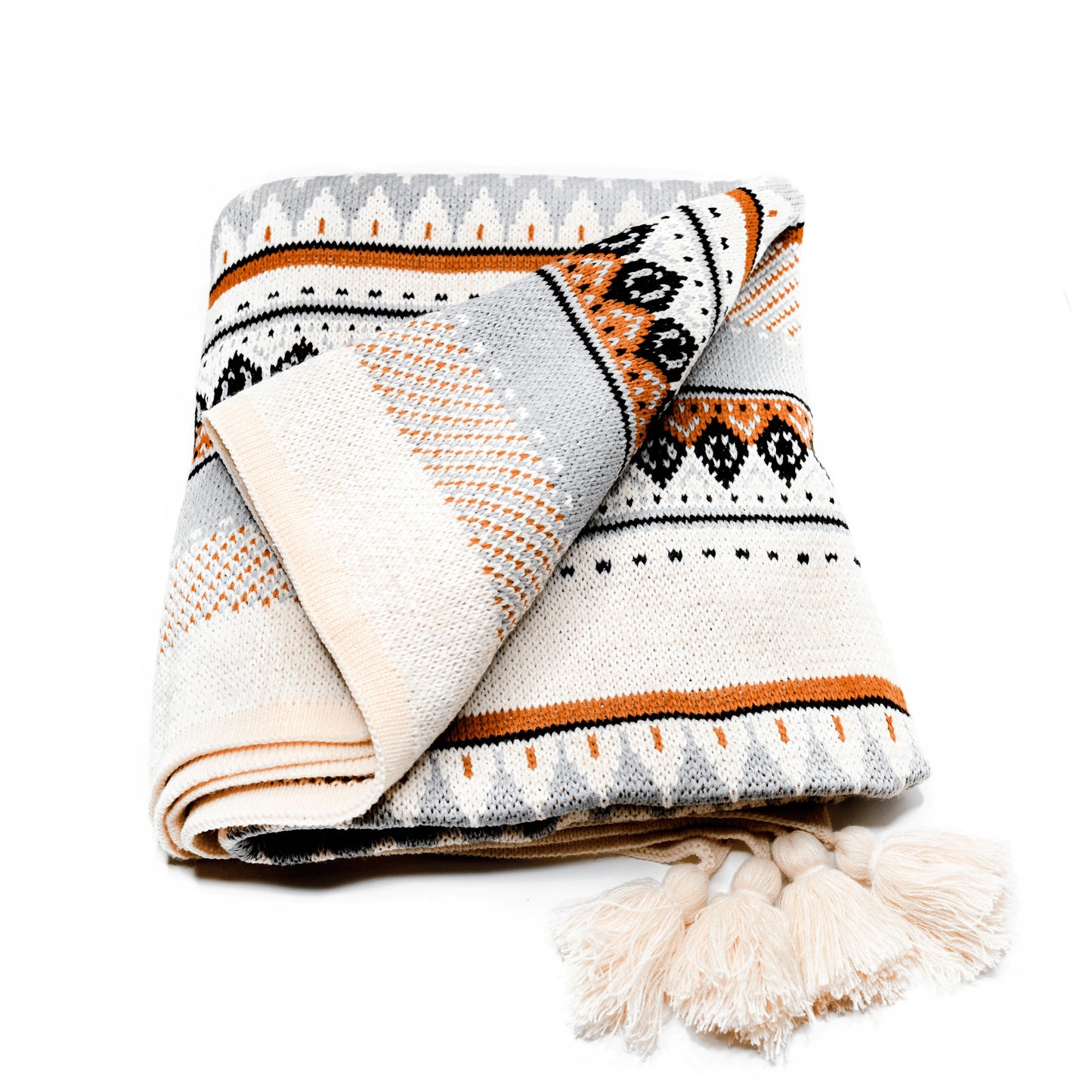 Plaid Bohème à motif posé et plié sur un fond blanc