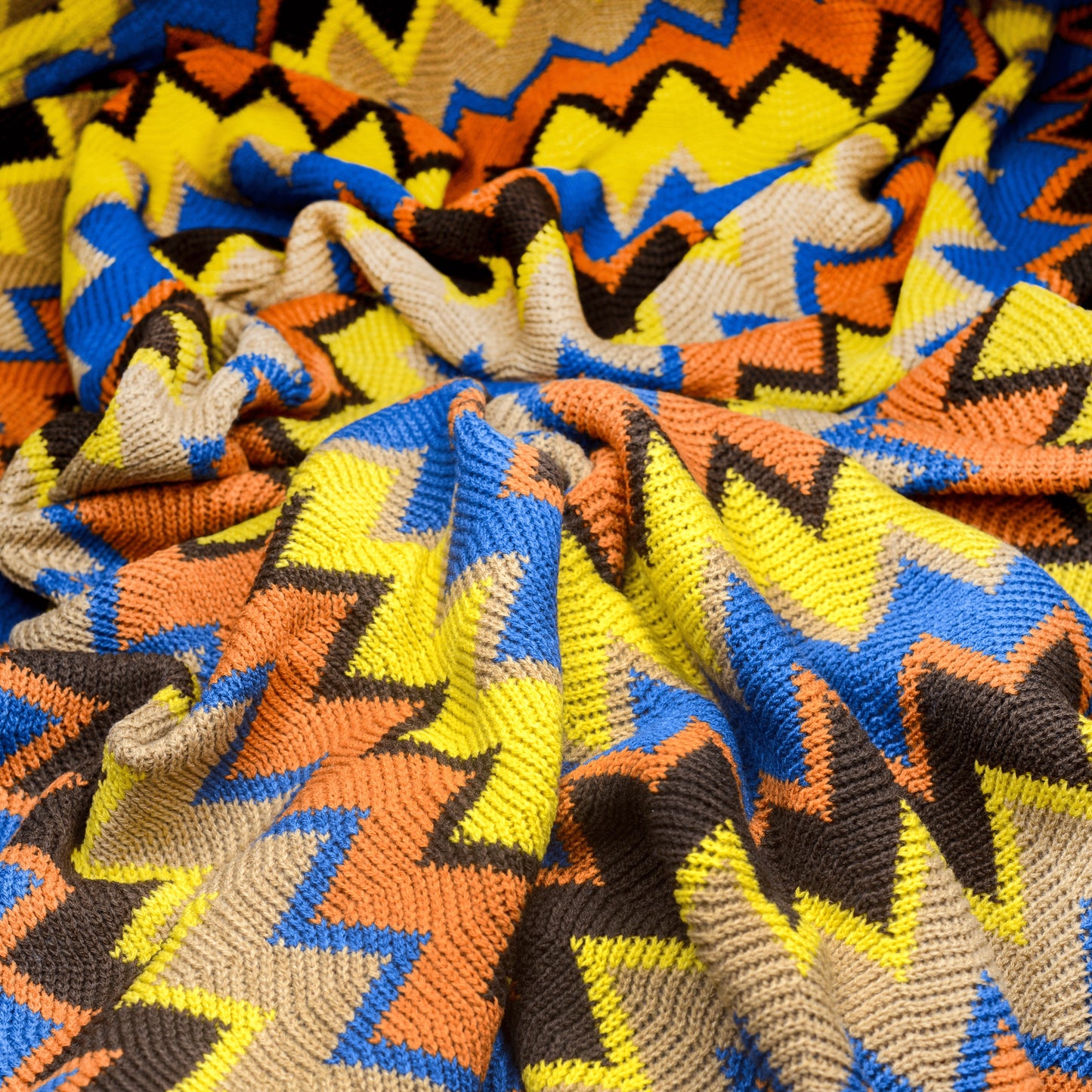 Plaid bohème à motif posé et froissé en gros plan sur les motifs