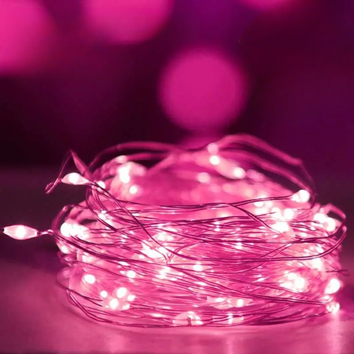 Guirlande Lumineuse de couleur rose enroulé dans une ambiance Cocooning