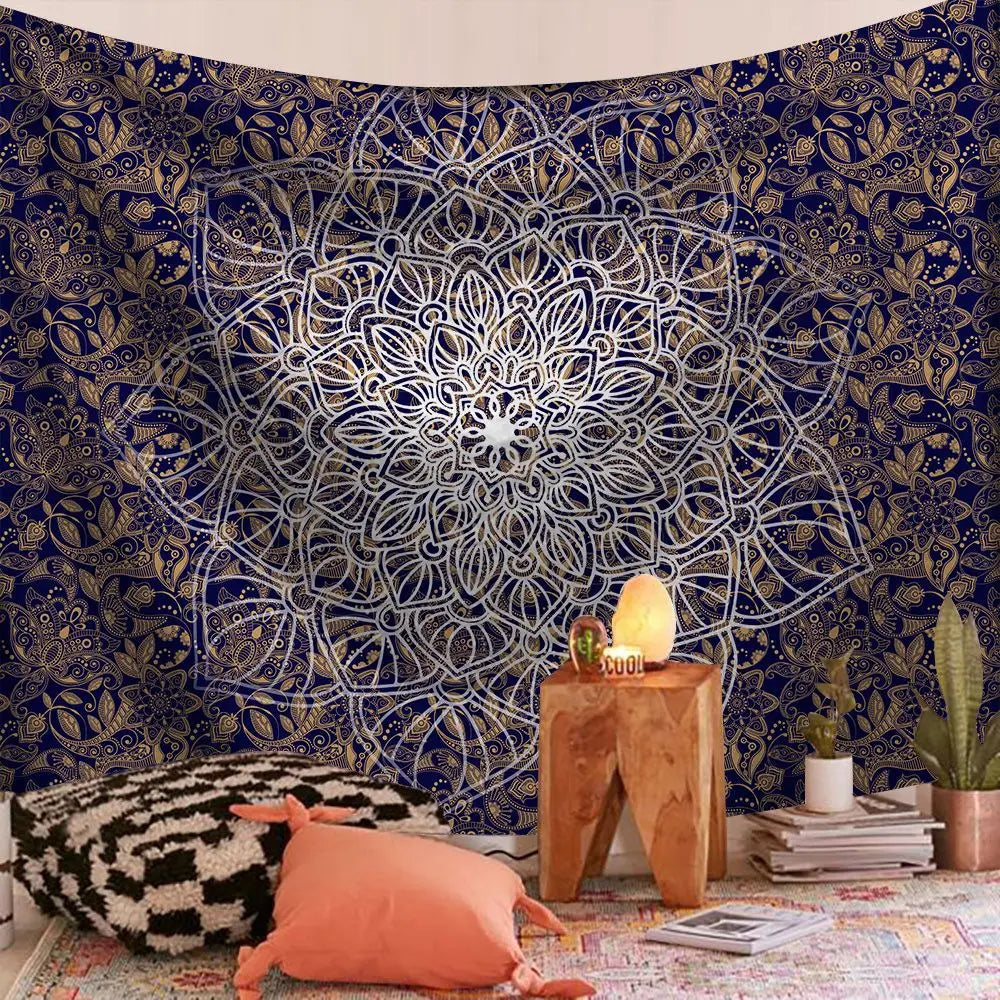 Teinture murale Boheme avec motif mandala exposé sur un mur blanc avec des guirlandes accroché au dessus