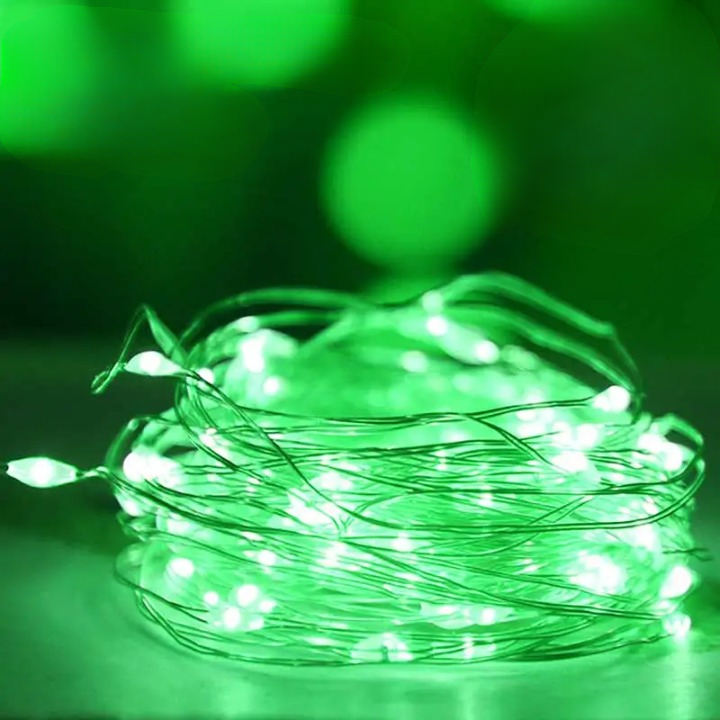 Guirlande Lumineuse de couleur verte enroulé dans une ambiance Cocooning