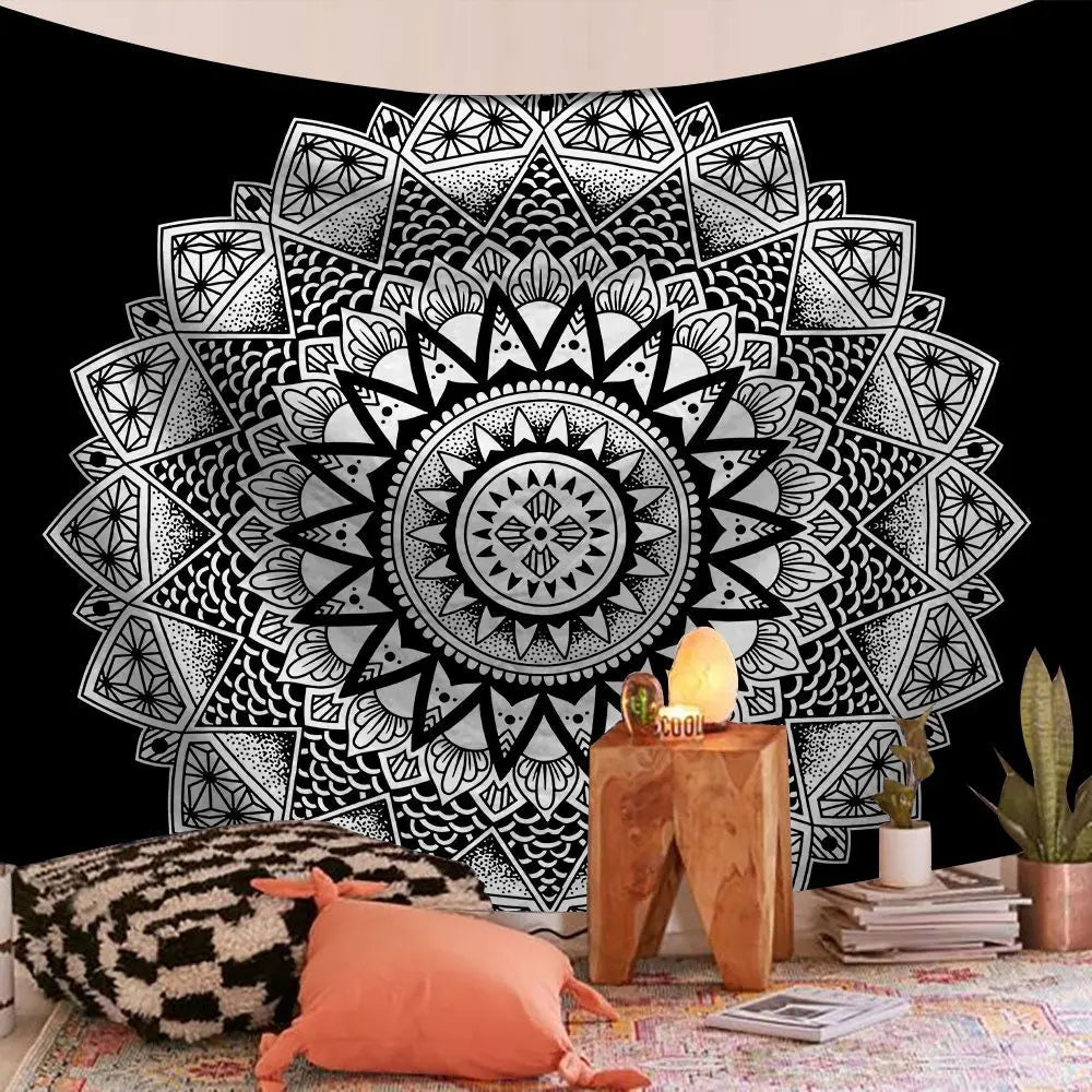 Teinture murale Boheme avec motif mandala exposé sur un mur blanc avec des guirlandes accroché au dessus