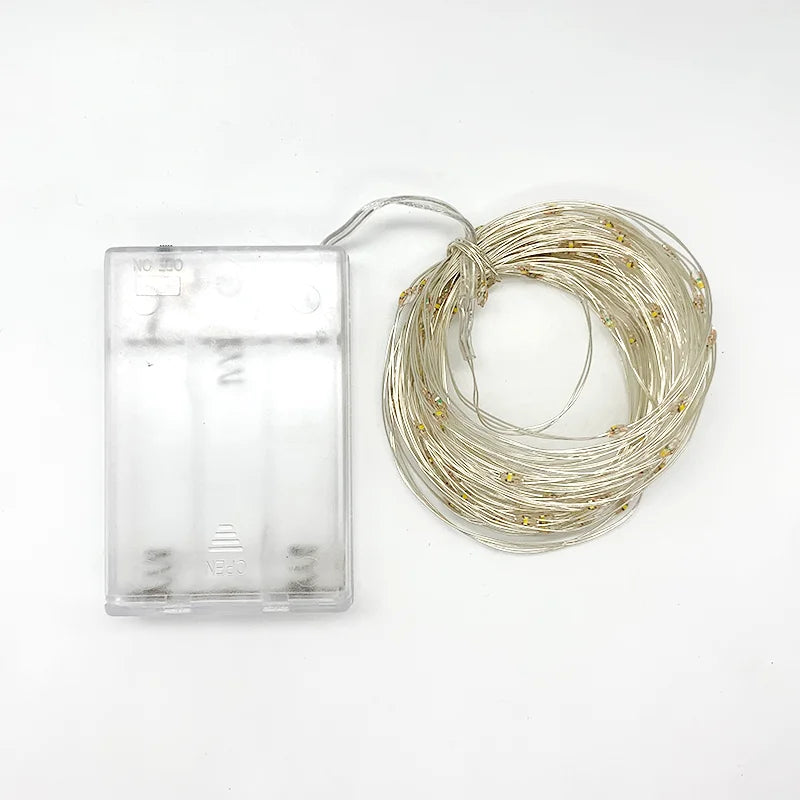 Guirlande Lumineuse eteinte enroulé et à coté de son case de batterie