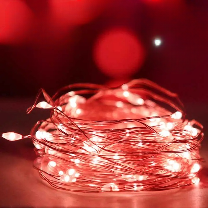 Guirlande Lumineuse de couleur Rouge enroulé dans une ambiance Cocooning