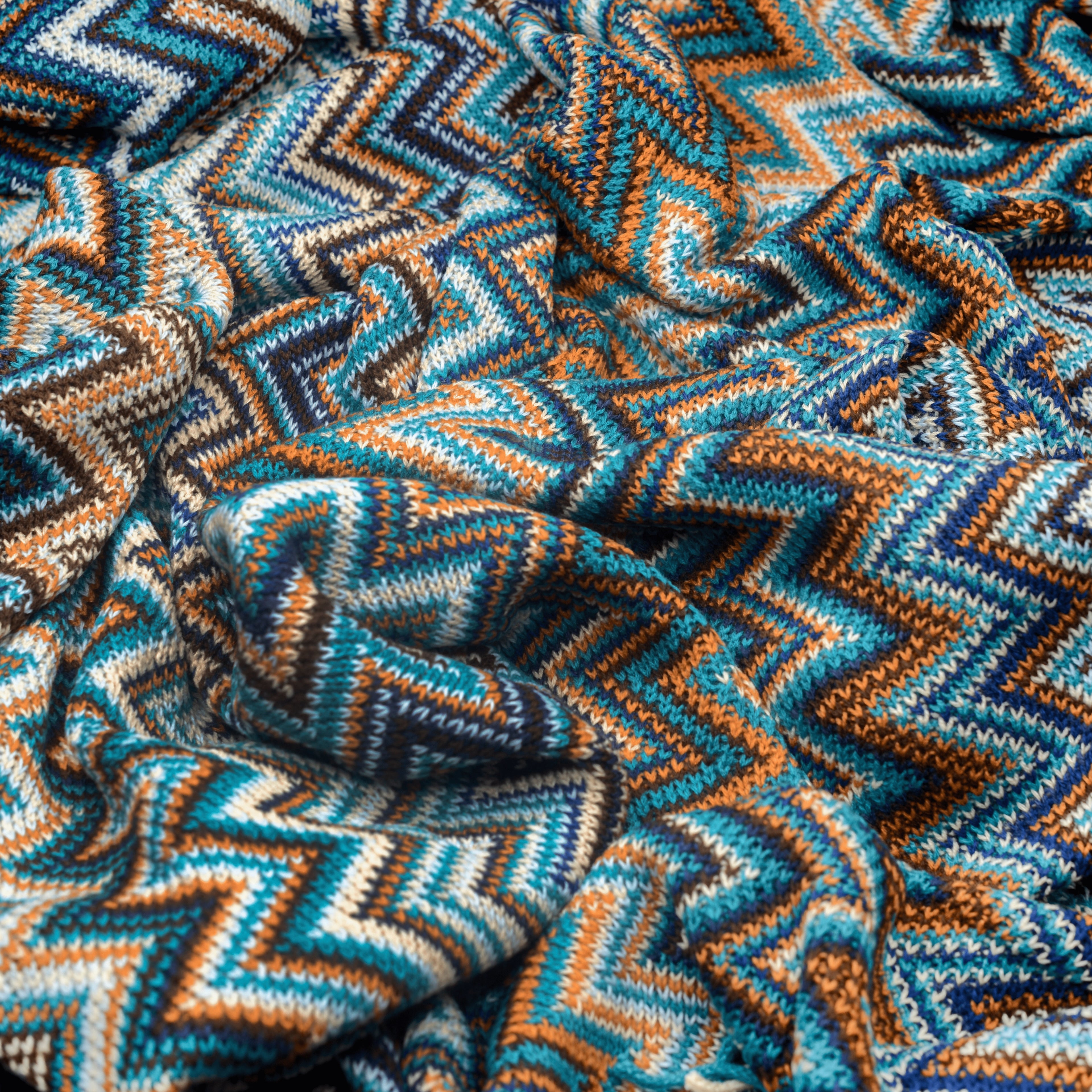Plaid bohème à motif posé et froissé en gros plan sur les motifs