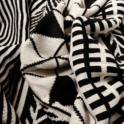 Plaid bohème à motif posé et froissé en gros plan sur les motifs