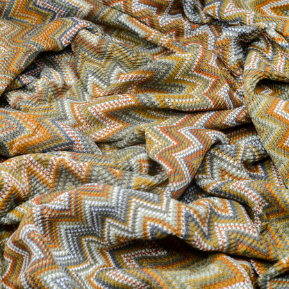 Plaid bohème à motif posé et froissé en gros plan sur les motifs