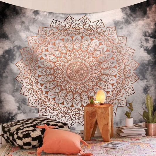 Teinture murale Boheme avec motif mandala exposé sur un mur blanc avec des guirlandes accroché au dessus